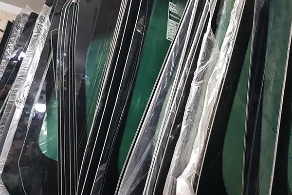 شیشه جلو لنسر