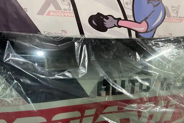 شیشه جلو مگان 1600 اصلی