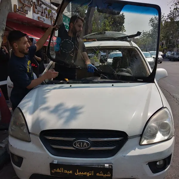 شیشه جلو کیا کارنز