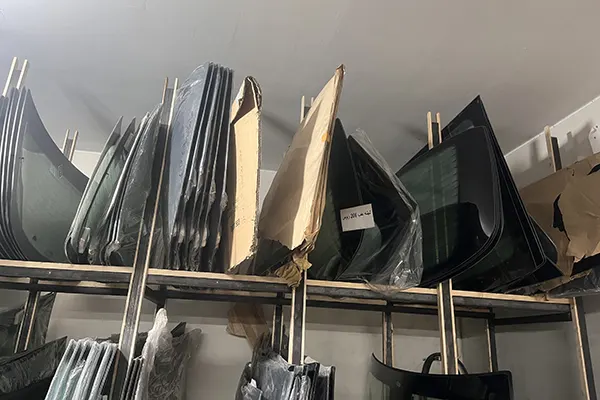 شیشه عقب کیا کارنیوال