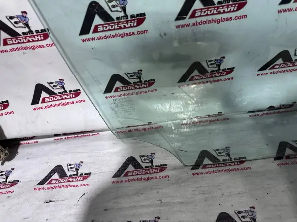 قیمت شیشه درب جلو نیسان تی ینا
