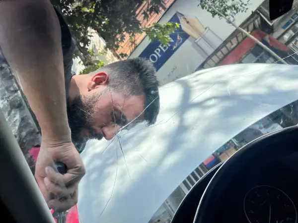 خرید شیشه جلو بی ام و e90 گاردین اصلی