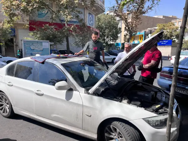 نصب شیشه جلو بی ام و e90