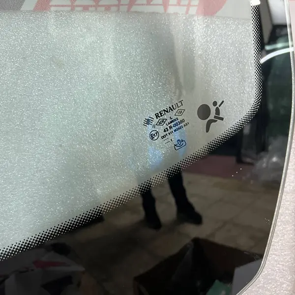 نصب شیشه جلو مگان 2000