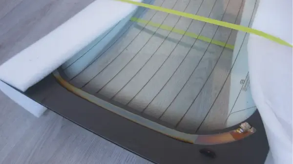 شیشه عقب کارنز