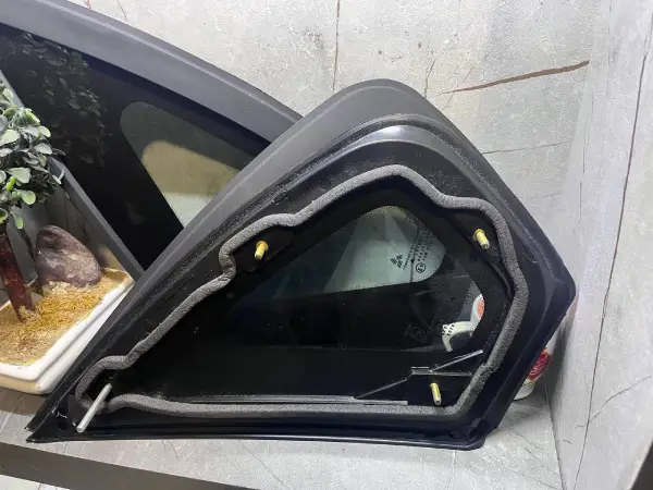 شیشه لچکی برلیانس 330