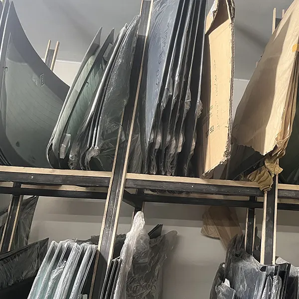 قیمت شیشه عقب کارنز