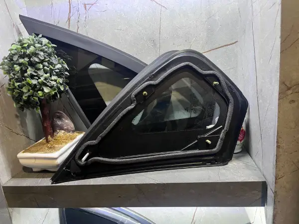 قیمت شیشه لچکی برلیانس h330