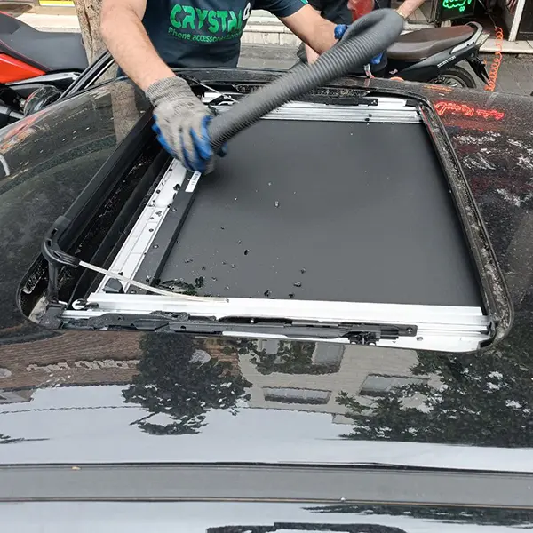 تعویض شیشه سانروف فونیکس fx