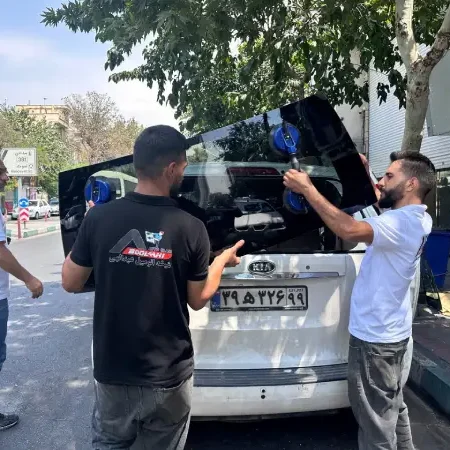 تعویض شیشه عقب کارنیوال