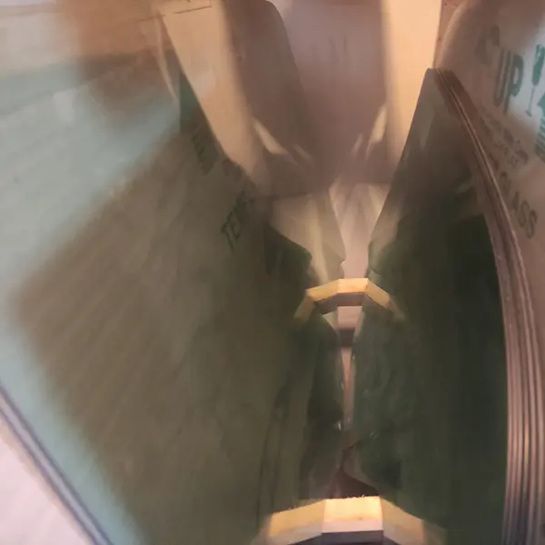 شیشه درب جلو کیا کارنیوال