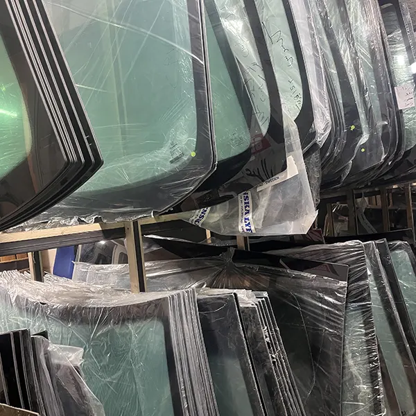 قیمت شیشه عقب کیا کارنیوال