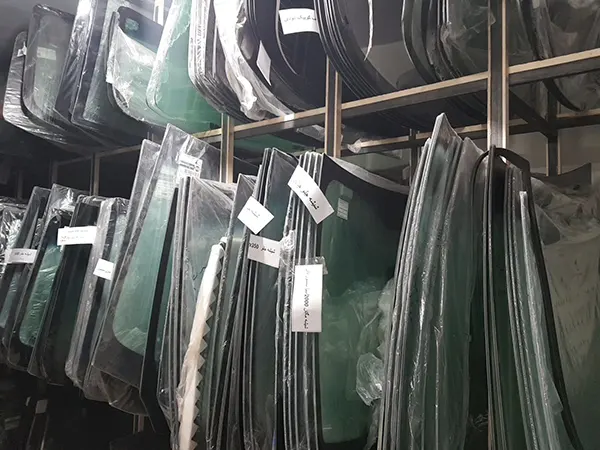 نصب شیشه جلو لکسوس is250