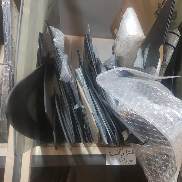 شیشه لچکی هیوندای اکسنت