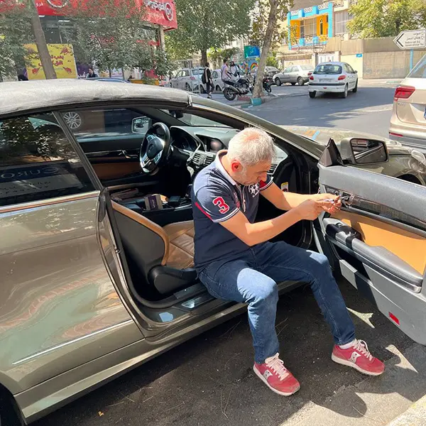 تعویض شیشه درب بنز E350