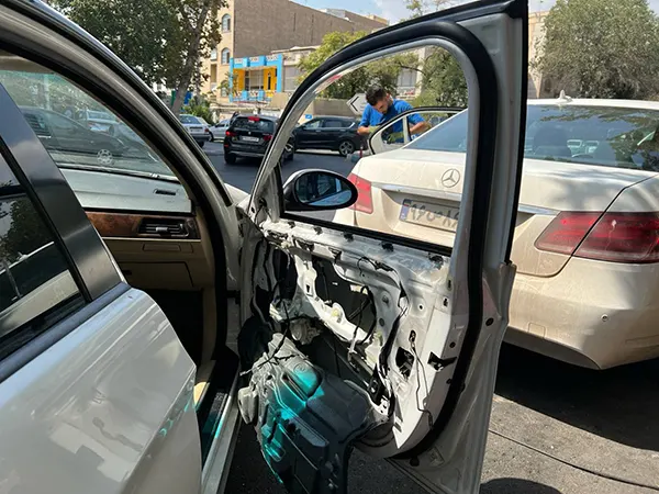 شیشه درب بی ام و e90