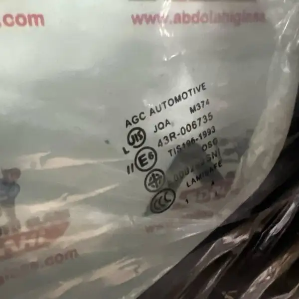 نصب شیشه جلو میتسوبیشی میراژ