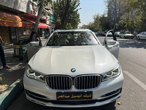 شیشه جلو بی ام و 740i بعد از نصب