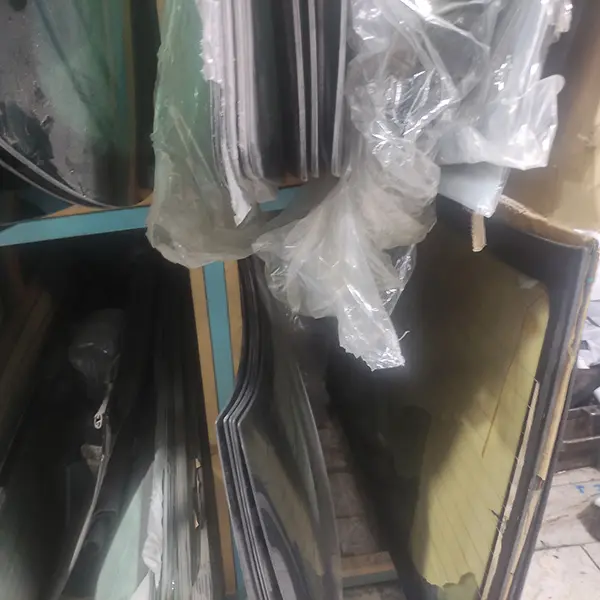 نصب شیشه عقب اکتیون