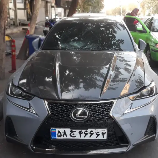 WINDSHEILD LEXUS IS300