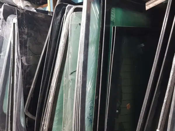 شیشه جلو لکسوس ct200