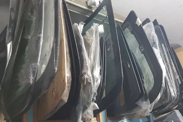 قیمت شیشه عقب بنز E350