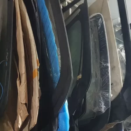 قیمت شیشه عقب بنز e300