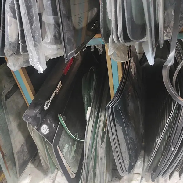 شیشه عقب بنز CLS350