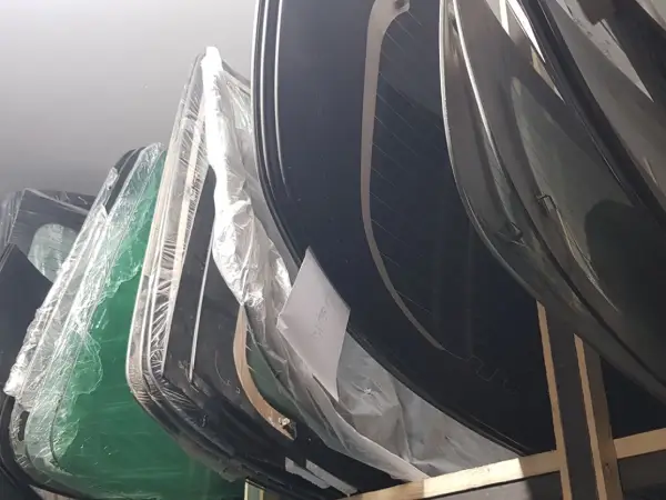 شیشه عقب بنز E200