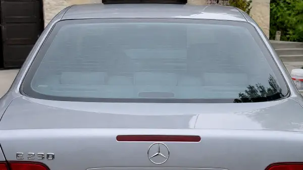 نصب شیشه عقب ببنز e230