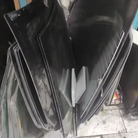 شیشه عقب بی ام و 740i