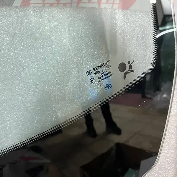 بهترین مارک شیشه جلو رنو مگان 1600 (1)