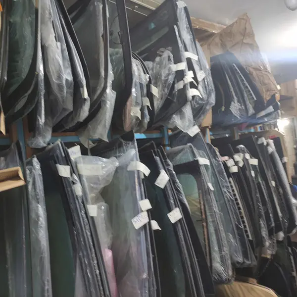 شیشه جلو اتومبیل تعویض