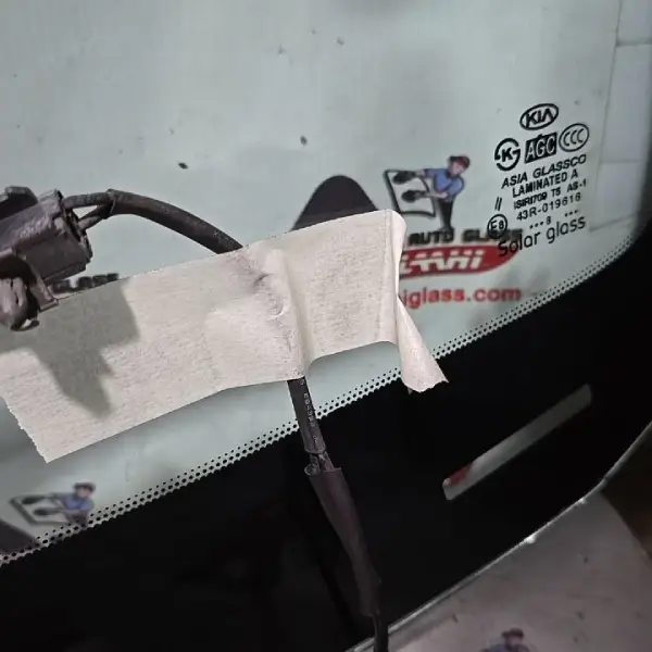 نصب شیشه جلو سورنتو 2010