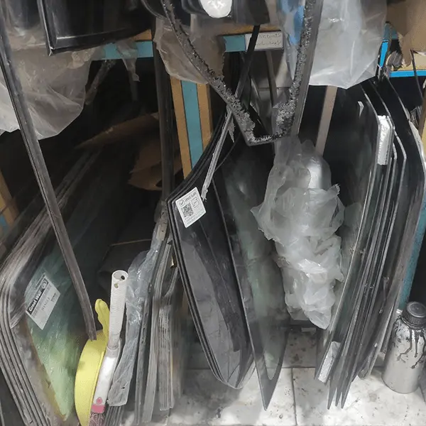 شیشه عقب کی ام سی E30x