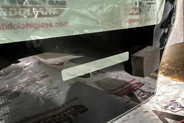 نصب شیشه جلو هایلوکس 2016