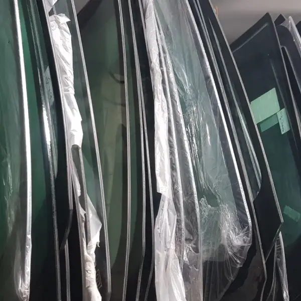 تعویض شیشه جلو آی دی یونیکس