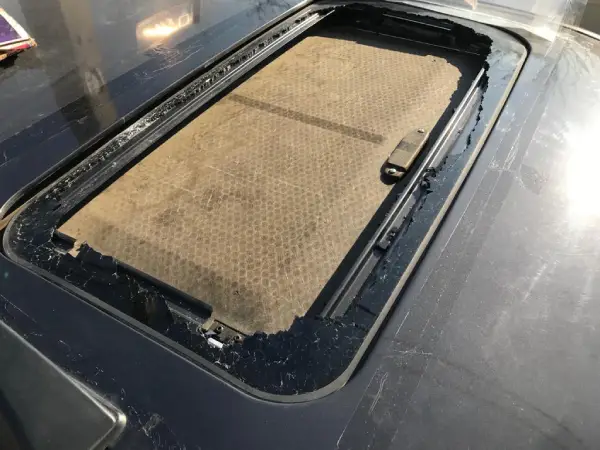 شیشه سانروف لیفان x60 اصلی