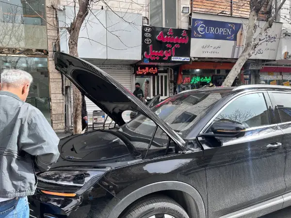 نصب شیشه جلو بی وای دی