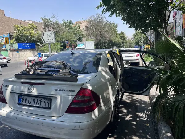 شیشه لچکی بنز E200